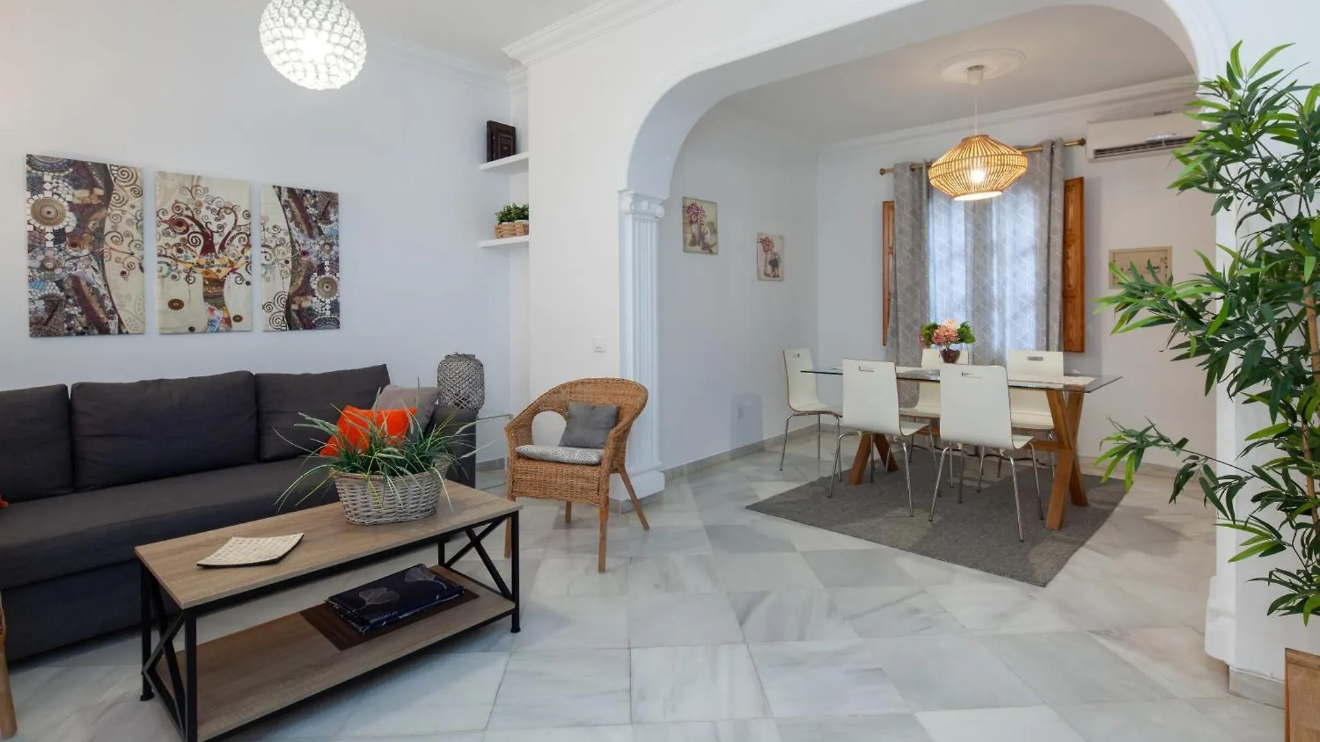 Wonderful 3 Bedroom Flat In The Heart Of Triana Seville Apartment