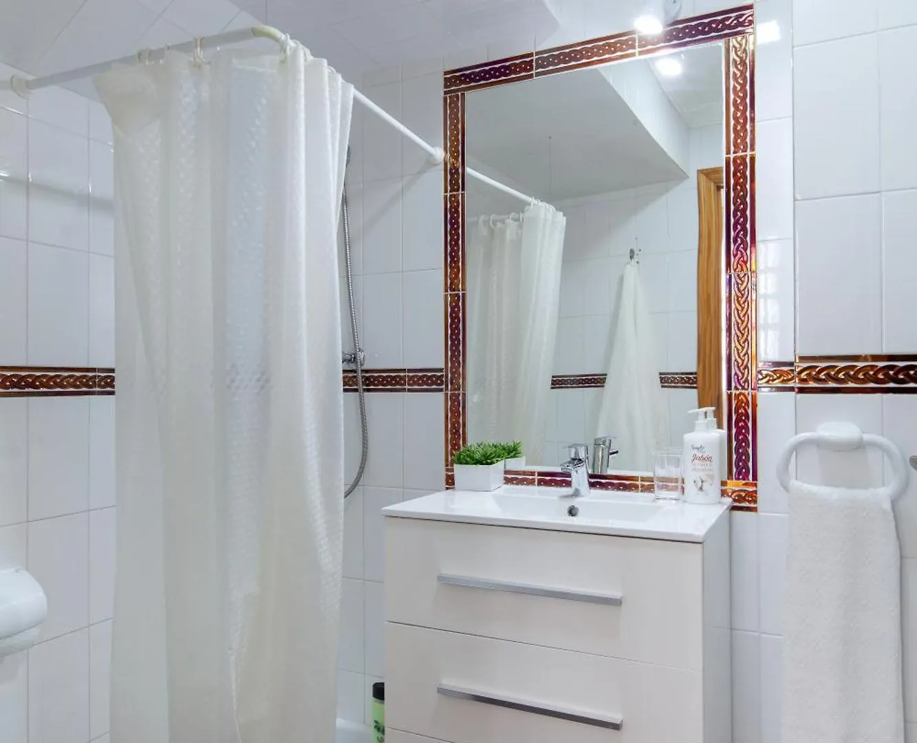Wonderful 3 Bedroom Flat In The Heart Of Triana Seville 0*,