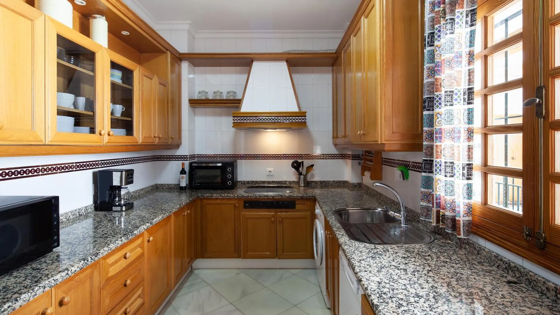 Apartment Wonderful 3 Bedroom Flat In The Heart Of Triana Seville